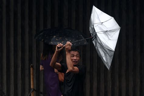 Manila, Pasig LGUs suspend classes, gov't work due to heavy rains.